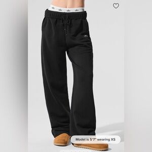 Alo Yoga Accolade Straight leg sweatpants black size medium
